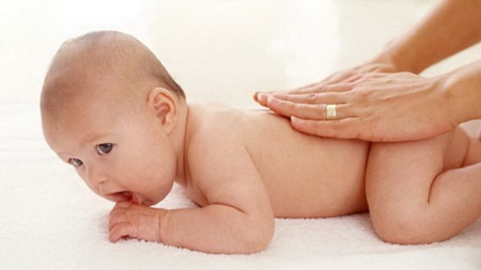 Ilustrasi Pijat Bayi | Image by: uplek.com