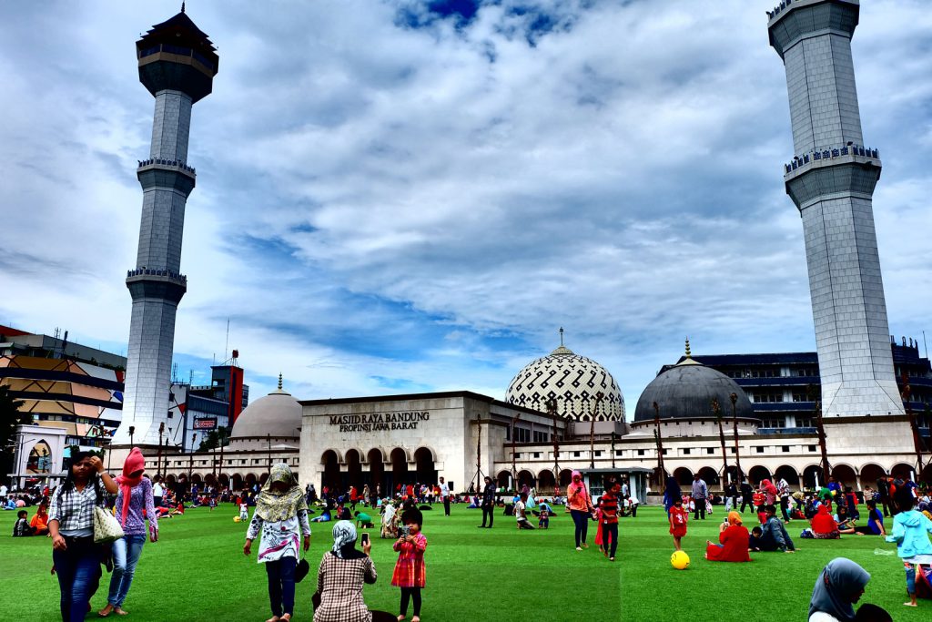 foto-alun-alun-bandung | image source: Lahiya.com