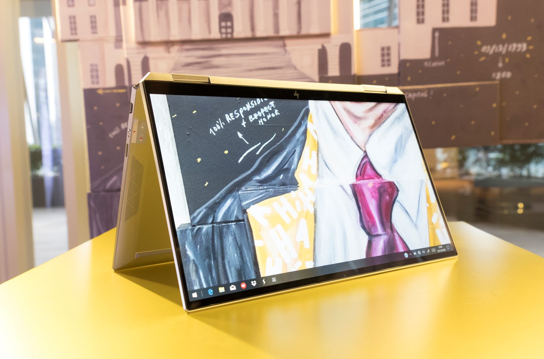 HP Spectre x360 terbaru hadir dengan bezel display tipis nyaris borderless