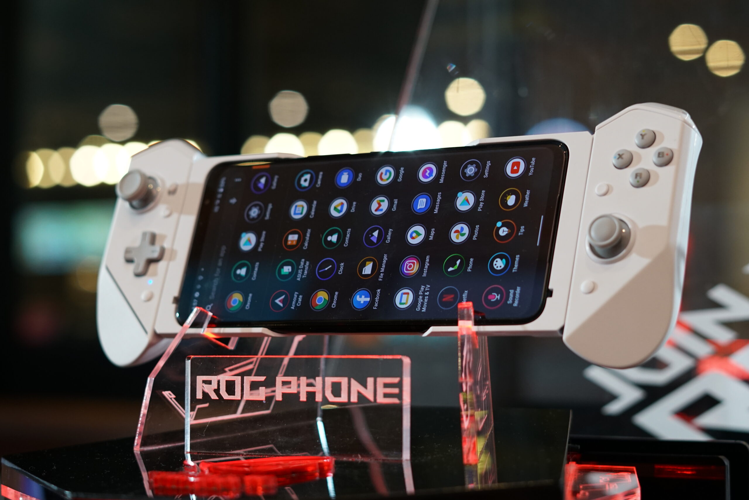 Tampilan-ROG-Phone-6-dengan-Kunai-3-GamePad